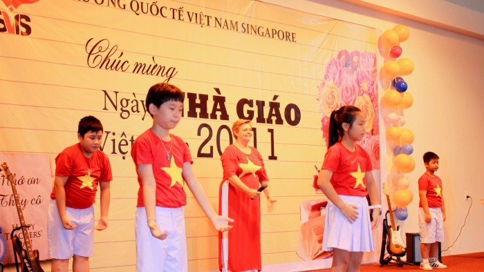 Den Voi Con Nguoi Viet Nam Toi - Ms Anne, Year 5B