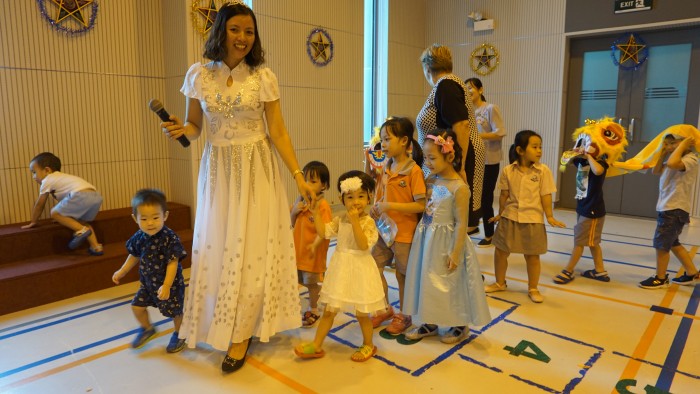 Kindergarten children for the Mid-Autumn Festival (10)