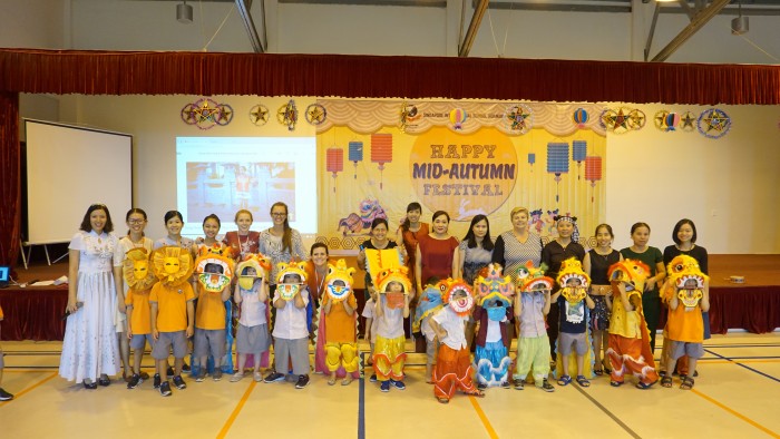 Kindergarten children for the Mid-Autumn Festival (12)