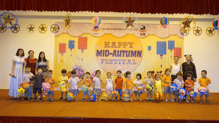 Kindergarten children for the Mid-Autumn Festival (14)