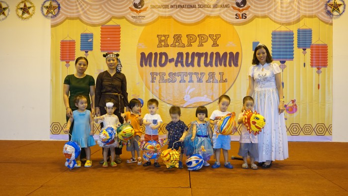 Kindergarten children for the Mid-Autumn Festival (18)