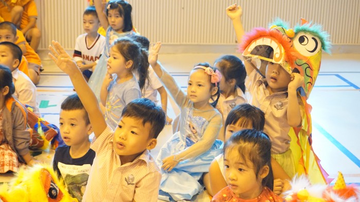 Kindergarten children for the Mid-Autumn Festival (6)
