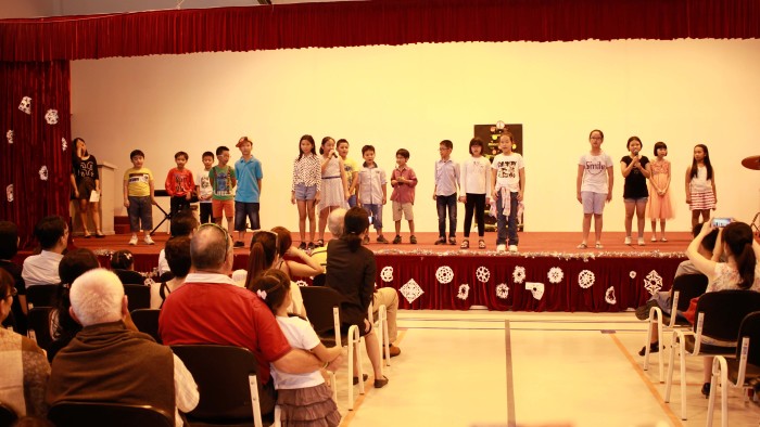 Student Performance during the Christmas Charity Fair (13)