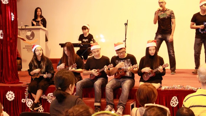 Student Performance during the Christmas Charity Fair (28)