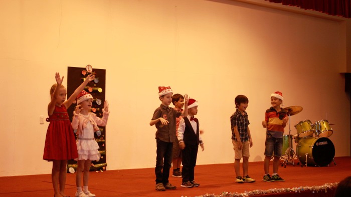 Student Performance during the Christmas Charity Fair (5)