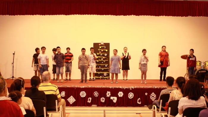 Student Performance during the Christmas Charity Fair (7)
