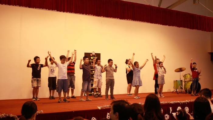 Student Performance during the Christmas Charity Fair (8)
