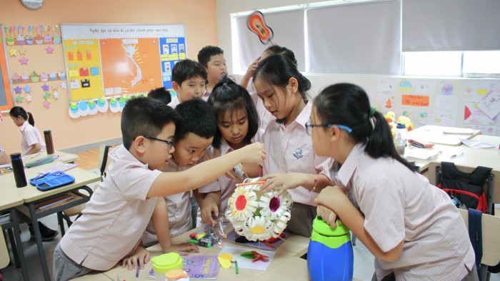 Students Made Lanterns (5)
